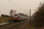 Am 28.3.13 war es mal wieder Zeit f�r einen  historischen  Sonderzug. Hier mit der ganz historischen 482 018 in Ebringen. 