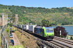 485 005 f�hrt mit dem CargoBeamer Kaldenkirchen - Domodossola durch Oberwesel in Richtung Bingen.

Oberwesel 20.06.2026