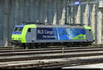 BLS - Lok 485 006-1 abgestellt im Bahnhofsareal in Spiez am 27.069.2026