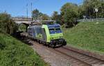 Samstags verkehrt ein leerer Aluzug von Singen in die Schweiz. Bei Lottstetten konnte ich am 12. September 2026 die BLS Cargo Re 485 013 unter der Stra�enbr�cke bildlich festhalten. 
