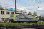 Re 486 503-6 wird am 16.04.2026 in der Abstellanlage beim Bahnhof Pratteln abgestellt.