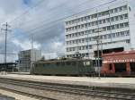 Eine Ae 6/6 Fhrt Pratteln richtung basel