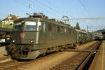 SBB Ae 6/6 11480 mit einem Schnellzug Bern - Brig, Spiez, 14.08.1988 - Scan vom Dia