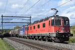 Re 620 022-4  Suhr  mit Re 420 344 und einem Güterzug im Schlepp, aufgenommen bei Zeihen AG am 10.10.2019.