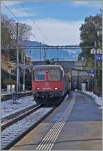 Die SBB Re 6/6 116 (Re 620 083-6)  Amsteg-Silenen  fährt mit einen Güterzug durch den Bahnhof von Vevey in Richtung Lausanne. 

13. Januar 2026
