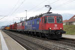 Re 10 mit Re 620 074-5  MURGENTHAL  an der Spitze des Zuges bei Deitingen am 5. März 2021.
Foto: Walter Ruetsch