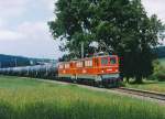 TPF/GFM: Schwerer Kesselwagenzug vor Courtepin mit Doppeltraktion Ae 4/4 191 und Ae 4/4 192 ehemals DDR im August 1996.