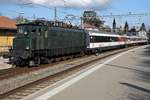 Ae 4/7 10976 von SBB HISTORIC.
Am 16. November 2019 wurden der Schul- und Erlebniszug bestehend aus den Wagen

X   60 85 9970 929-2
X   60 85 9970 928-4
X   60 85 9970 927-6
X   60 85 9970 302-2
X   60 85 9933 821-7
SRm 50 85 8595 000-7

mit der Ae 4/7 10976 von Genève via Yverdon-les-Bains - Neuchâtel - Ins - Sugiez nach Murten überführt.
Sämtliche Aufnahmen sind in Murten entstanden.
Die Fotostellen sind öffentlich zugänglich sowie von den Bahnangestellten für diese einmaligen Aufnahmen bewilligt worden.
Foto: Walter Ruetsch