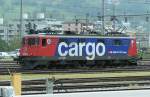 Cargo Lok Ae 610420-2 bei der Durchfahrt des Bahnhofs von Brig am frühen Morgen des 07.08.07.