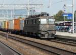 SBB Cargo  - Ae 6/6 11411 mit Gterzug unterwegs bei der Durchfahrt im Bahnhof von Liestal am 19.09.2008