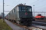 SBB CARGO: Die während der Zuckerrübenkampagne 2013 reaktivierten zehn Ae 6/6 Lokomotiven warten am 1.
