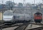Ein bereits bekanntes Sujet aus Basel macht auch in Lausanne ein gutes Bild: TGV Lyria und die kleine Rangierlok Ee 3/3.
7. März 2010