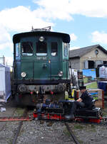 Kleine Dampflok und grosser Oldie Be 4/4 EBT 102 beim Tag der offenen Tür im Bahnpark Brugg.