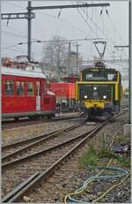 1844 erreichte erste Bahn von Frankreich her Basel. 1957 wurde die Strecke elektrifiziert. 
Während für den Reisezugverkehr der Stromsystemwechsel kein Problem darstellte, musste im Güterverkehr zwischen den Rangierbahnhöfen von St-Louis nach Muttenz mit Dieselloks gefahren werden, mit der Folge, dass die Anwohner der Strecke über Abgase reklamierten. 
Die SNCF beschaffte als Abhilfe neun Zweistromloks C 20151 bis C 20519 welche von der SBB Ee 3/3 II ableitet waren. Die kleinen nur Vmax 40 - 60 km/h langsamen Loks versahen ab 1962 in Doppeltraktion den SNCF Güterverkehr zwischen St-Louis und Muttenz. Die neun Loks wurden 1971/1972 von den SNCF BB 20200 abgelöst und an die SBB verkauft.

Am 9. Mai 1963 lieferte die Schweizerischen Lokomotiv- und Maschinenfabrik Winterthur die C 20188 an die SNCF. Wie erwähnt wurden die  Lok 1971/1972 an die SBB veräussert, welche sie in als Rangierlok einsetzte, zuletzt in Basel SBB bis 2011. Danach kam die Lok ins Industriewerk Yverdon, wo sie bis 2019 ICN Garnituren verschob. 2020 in Biel/Bienne abgestellt und später nach Balsthal überführt, mit dem Ziel, die letzte noch vorhandene Zweistrom Ee 3/3 wieder in Betrieb zu nehmen. Wie man sieht hat des  Team C-20155  eine hervorragende Arbeit geleistet, die interessante Lok zeigt sich in ihrer SNCF Farbgebung als ein ganz besonders schönes Bijou auf helvetischen Gleisen.

Das Bild zeigt die Lok in Balsthal bei den Vorbereitungen zum Tag der offenen Tür bei der OeBB.

8. November 2025
