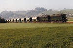 RM/VHB/Makies AG Gettnau
Makies Kieszug mit einer nicht erkennbaren Doppeltraktion Be 4/4 geführt bei Rohrbach im August 1982.
Foto: Walter Ruetsch