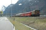 Die Ae 6/8 205 und Re 4/4 178  Schwarzenburg  erreichen Erstfeld mit dem NRE-Extrazug Basel Bad Bf. - Locarno, der zwischen Arth-Goldau und Biasca mit dem Extrazug der Lokremise Sulgen Romanshorn - Luino, bestehend aus BT Be 4/4 14, RHB B 10 und 11, vereint ist. Aufgenommen am 28.3.09.