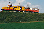 OC: Gemischter Zug mit BDe 4/4 12, De 2/2 32, Ee 2/2 2 auf der Fahrt nach Chavornay im August 1986.