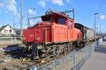 Die Ee 3/3 16401 wartet mit diversen Gterwagen in Kaiseraugst auf den Abbruch, 25.11.2013.