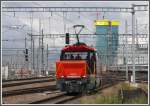 Am 30.07.2010 zeigte sich der Primetower in Zrich noch mit einer gelben Manschette und Ee 922 001-3 rangiert heute in Chur. (30.07.2010)