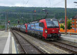 SBB - 193 465-2 + 193 468 vor Güterzug bei der durchfahrt im Bahnhof Biel am 06.05.2022