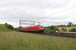 Drei Br 185 der DB Cargo AG fuhren am 5 Juni 2022 als Lokzug mit -3' durch Zeihen Richtung Tessin.
