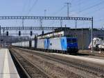 Loks 185 527-9 und 185 535-2 vor Güterzug bei der durchfahrt im Bahnhof Burgdorf am 16.03.2014
