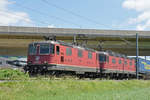 Re 10/10, mit den Loks 420 345-1 und 11667, fahren Richtung Bahnhof Itingen.