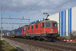 Re 10/10, mit den Loks 420 340-2 und 620 065-3 fährt Richtung Bahnhof Itingen.
