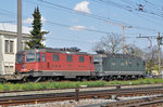 Re 10/10, mit den Loks 11663 und 11322, durchfahren den Bahnhof Pratteln.