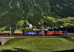 Eine Re 10/10, bestehend aus den Lokomotiven Re 4/4 11341 und SBB-Cargo Re 620 061-2  Gampel-Steg , fährt mit einem KLV den Gotthard, in Richtung Erstfeld, hinunter.