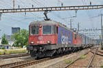 Doppeltraktion, mit den Loks 620 062-0 und 11322, durchfahren den Bahnhof Pratteln.