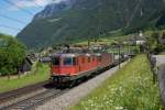 Re 4/4 II 11322 und Re 6/6 11670 befinden sich am 24.05.2014 bei Silenen.