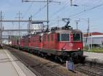 SBB - Re 4/4 11292 + Re 6/6 11629 + Re 6/6 11683 + Re 4/4 11322 vor Güterzug bei der durchfahrt im Bahnhof Prattelen am 05.05.2014