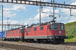 Re 10/10, mit den Loks 11335 und 11672, durchfahren den Bahnhof Pratteln. die Aufnahme stammt vom 28.06.2016.