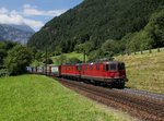 Die Re 4/4 11336 und die Re 6/6 11664 mit einem KLV-Zug am 16.07.2016 unterwegs bei Erstfeld.