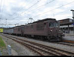 BLS - Loks Re 4/4  179 + Re 4/4  183 vor Rübenzug im Bahnhof Lyss am 17.10.2020