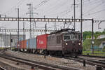 Re 425 189 der BLS durchfährt den Bahnhof Pratteln. Die Aufnahme stammt vom 04.05.2018.