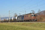 Doppeltraktion, mit den BLS Loks 425 184 und 465 018-0, fährt Richtung Bahnhof Sissach. Die Aufnahme stammt vom 27.02.2019.