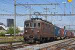 Re 425 189 der BLS durchfährt den Bahnhof Pratteln. Die Aufnahme stammt vom 26.07.2019.