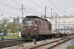 Re 425 180 durchfährt den Bahnhof Pratteln. Die Aufnahme stammt vom 23.10.2019.