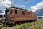 Für die Re 425 177 der BLS hat bald die letzte Stunde geschlagen. Hier steht die ausgeschlachtete Lok auf einem Abstellgleis beim Bahnhof Interlaken Ost. Die Aufnahme stammt vom 26.07.2020.