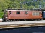 bls - E-Lok Re 4/4  168 ( Baldschieder ) vor einem Regionalzug im Bahnhof von Interlaken Ost am 02.09.2007