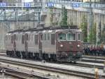 bls - Lokzug mit den Re 4/4 171 und Re 4/4 173 und Re4 /4 183 und am Schluss die Re 4/4 163 im Bahnhof Spiez am 03.09.2012      