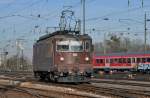 Re 4/4 der BLS mit der Betriebsnummer 182 am Badischen Bahnhof in Basel. Die Aufnahme stammt vom 17.12.2013.