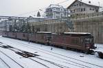 BLS: Gleich fünf Re 4/4 waren am frühen Morgen des 2. Januar 2015 in Spiez abgestellt und warteten auf den nächsten Einsatz.
Foto: Walter Ruetsch