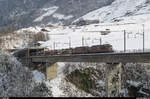 Der mit den Re 4/4 168 und 171 bespannte Autozug nach Italien berfhrt am 07. Februar 2015 gerade die Intschireussbrcke zwischen Amsteg und Intschi.