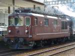 bls E-Lok Re 4/4  163 vor einem Autotunnelzug Goppenstein - Kandersteg im Bahnhof von Goppenstein am 10.03.2007