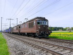 BLS - Re 4/4 186 und Re 4/4 175 mit Güterzug unterwegs bei Lyssach am 30.04.2016