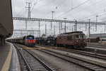 Re 4/4 - 171 fährt am 23. Mai 2016 mit einem Autozug aus dem Bahnhof Buchs SG aus.