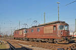 Doppeltraktion, mit den BLS Lok 425 180 und 425 168, verlassen den Badischen Bahnhof.